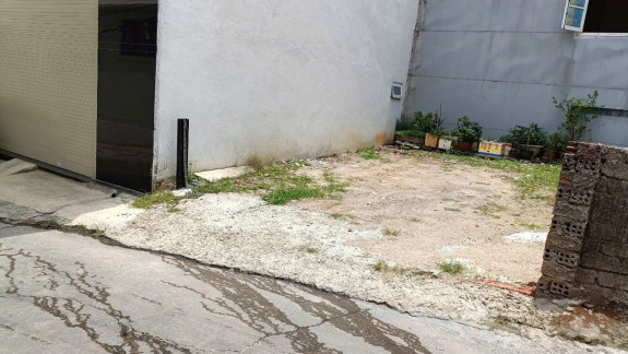 Bán Đất Đường Bùi Thị Xuân, Phường 8, TP. Đà Lạt  trung tâm, dân cư đông đúc, giao thông thuận tiện. Thích hợp để xây dựng homestay, nhà nghỉ, hoặc kinh doanh buôn bán