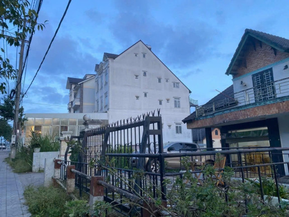 Bán Biệt Thự 2 Mặt Tiền Đường Mai Anh Đào – Phường 8, Tp Đà Lạt, View Thông Thoáng, Vị Trí Đắc Địa