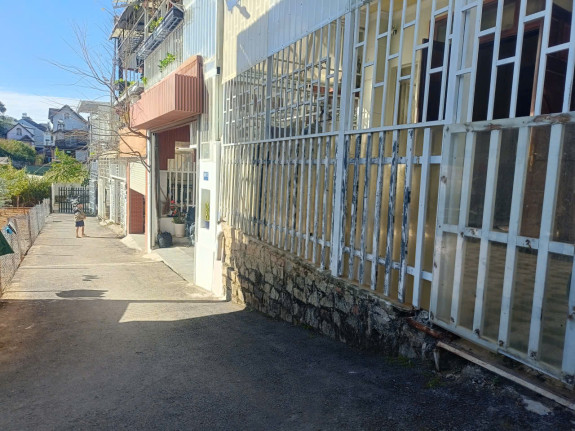 404