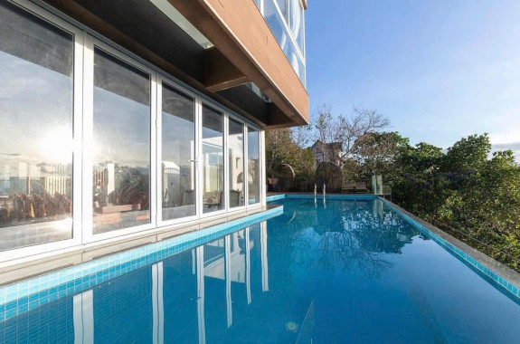 Bán biệt thự cạnh Dinh II  Dalat – 1.174m² đất, hồ bơi, view đồi thông