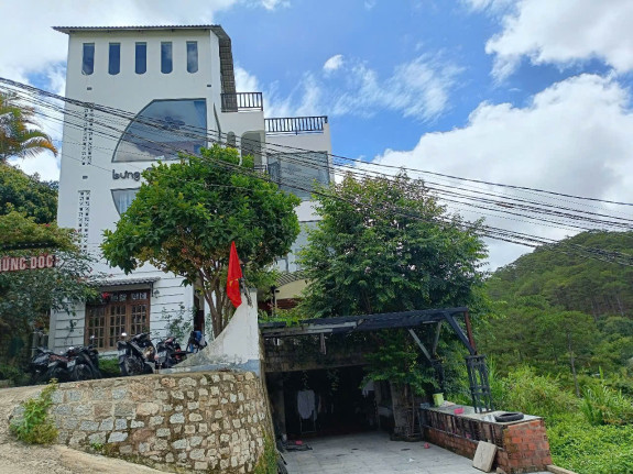Bán Khách Sạn Biệt Thự Hoàng Hoa Thám, Phường 10, TP. Đà Lạt – 11 Phòng Kinh Doanh, Hầm Xe Hơi – Sổ Hồng Riêng, Full Thổ Cư